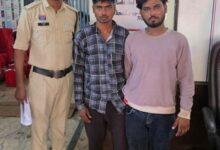 बाइक में शराब तस्करी कर रहे दो आरोपी गिरफ्तार, 40 पौवा देसी शराब और मोटरसाइकिल जब्त...