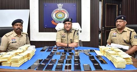 201 गुम मोबाइल खोजकर लौटाए, 41 लाख रुपये के फोन बरामद, मालिकों के चेहरे पर लौटी मुस्कान...