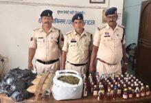 देवार बस्ती में दुर्ग पुलिस का बड़ा सर्च ऑपरेशन: कबाड़, खंडहर और शौचालयों से मिला गांजा-शराब का जखीरा, तलवारें भी बरामद...