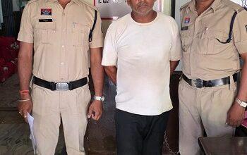 पान ठेले के पीछे चल रहा था अवैध शराब का कारोबार, दुर्ग पुलिस ने दबिश देकर आरोपी को दबोचा...