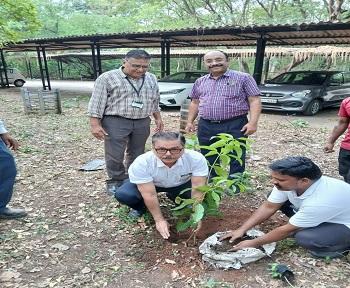 विश्व पर्यावरण दिवस पर परियोजना विभाग द्वारा वृक्षारोपण अभियान का आयोजन... 3 विश्व पर्यावरण दिवस पर परियोजना विभाग द्वारा वृक्षारोपण अभियान का आयोजन...