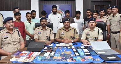 दुर्ग पुलिस की बड़ी कार्रवाई अंतर्राज्यीय ऑनलाइन सट्टा सिंडिकेट का भंडाफोड़ 09 आरोपी गिरफ्तार...