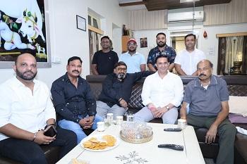 स्वास्थ्य लाभ के बाद सभापति कृष्णा चंद्राकर से मिले इंद्रजीत सिंह, उत्तम स्वास्थ्य और दीर्घायु की कामना... 1 स्वास्थ्य लाभ के बाद सभापति कृष्णा चंद्राकर से मिले इंद्रजीत सिंह, उत्तम स्वास्थ्य और दीर्घायु की कामना...
