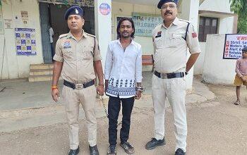 धारदार हथियार लहराकर लोगों को भयभीत करने वाले आरोपी पर आर्म्स एक्ट के तहत कार्यवाही...