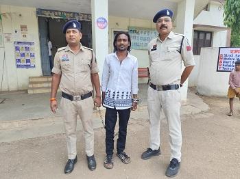 धारदार हथियार लहराकर लोगों को भयभीत करने वाले आरोपी पर आर्म्स एक्ट के तहत कार्यवाही... 1 धारदार हथियार लहराकर लोगों को भयभीत करने वाले आरोपी पर आर्म्स एक्ट के तहत कार्यवाही...