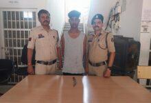 राहगीरों को भयभीत करने वाले युवक को वैशाली नगर पुलिस ने किया गिरफ्तार...