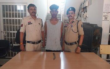 राहगीरों को भयभीत करने वाले युवक को वैशाली नगर पुलिस ने किया गिरफ्तार...