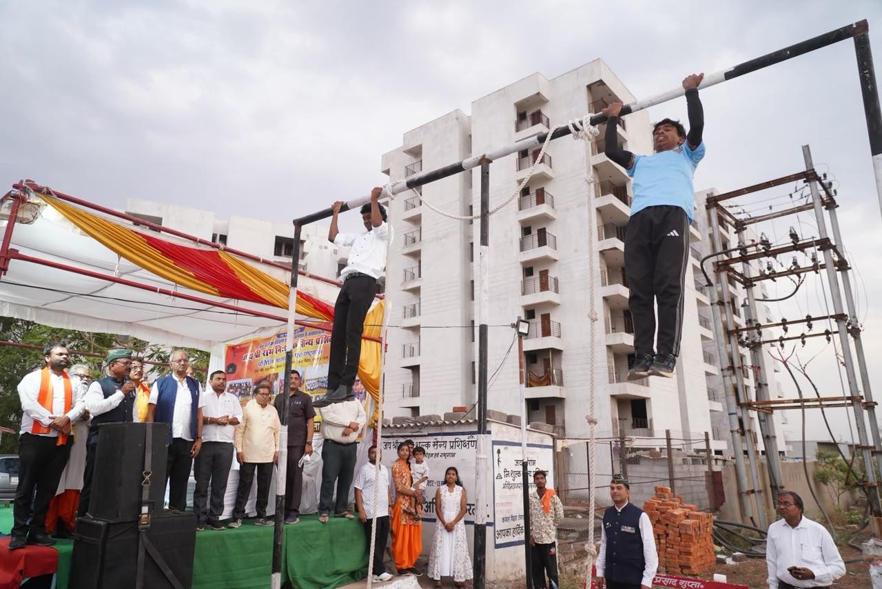 देशभक्ति से बड़ा कोई जीवन नहीं, देश के लिए जीना सीखें युवा: सांसद बृजमोहन अग्रवाल