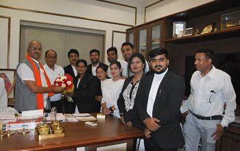 रायपुर अधिवक्ता संघ के नवनिर्वाचित पदाधिकारियों ने सांसद बृजमोहन अग्रवाल से की सौजन्य मुलाकात...