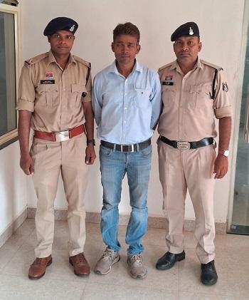 वाहन विक्रय के नाम पर धोखाधड़ी करने वाला आरोपी गिरफ्तार... 1 वाहन विक्रय के नाम पर धोखाधड़ी करने वाला आरोपी गिरफ्तार...