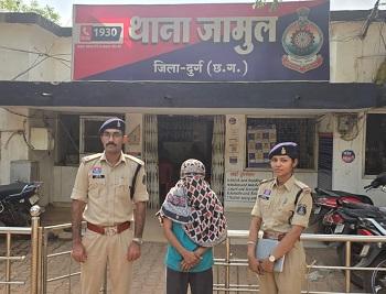 दुर्ग में नशे के कारोबार पर बड़ा प्रहार: महिला तस्कर गिरफ्तार, 49.8 ग्राम हेरोइन बरामद; कीमत करीब 10 लाख रुपये... 1 दुर्ग में नशे के कारोबार पर बड़ा प्रहार: महिला तस्कर गिरफ्तार, 49.8 ग्राम हेरोइन बरामद; कीमत करीब 10 लाख रुपये...