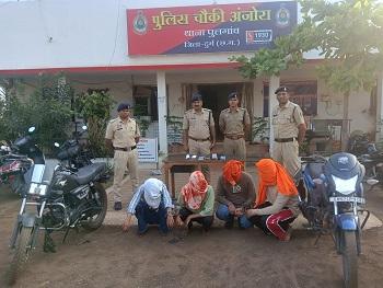 मोबाइल झपटमारी के दो अलग-अलग मामलों का खुलासा, 05 आरोपी एवं 03 विधि से संघर्षरत बालक गिरफ्तार... 1 मोबाइल झपटमारी के दो अलग-अलग मामलों का खुलासा, 05 आरोपी एवं 03 विधि से संघर्षरत बालक गिरफ्तार...