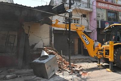 नगर पालिक निगम ने नंदिनी रोड पर अवैध कब्जा हटाया 1 नगर पालिक निगम ने नंदिनी रोड पर अवैध कब्जा हटाया