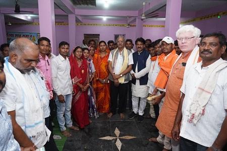 कोरासी में सांसद बृजमोहन अग्रवाल का जनसंपर्क अभियान: जनता से सीधे संवाद, विकास कार्यों की घोषणाएं और योजनाओं पर खुली चर्चा 1 कोरासी में सांसद बृजमोहन अग्रवाल का जनसंपर्क अभियान: जनता से सीधे संवाद, विकास कार्यों की घोषणाएं और योजनाओं पर खुली चर्चा