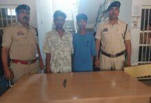 शराब पीने के लिए पैसे की मांग कर हत्या के प्रयास करने वाले 02 आरोपी एवं 02 विधि से संघर्षरत बालक गिरफ्तार