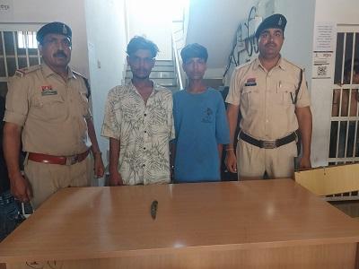 शराब पीने के लिए पैसे की मांग कर हत्या के प्रयास करने वाले 02 आरोपी एवं 02 विधि से संघर्षरत बालक गिरफ्तार 1 शराब पीने के लिए पैसे की मांग कर हत्या के प्रयास करने वाले 02 आरोपी एवं 02 विधि से संघर्षरत बालक गिरफ्तार