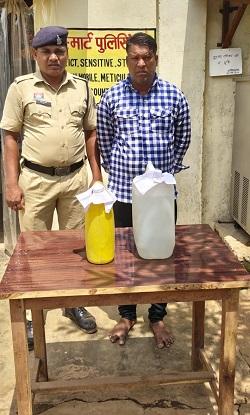 अवैध शराब पर दुर्ग पुलिस की लगातार कार्यवाही जारी,कच्ची महुआ शराब बिक्री करते आरोपी गिरफ्तार, 15 लीटर कच्ची शराब एवं बिक्री रकम जप्त... 1 अवैध शराब पर दुर्ग पुलिस की लगातार कार्यवाही जारी,कच्ची महुआ शराब बिक्री करते आरोपी गिरफ्तार, 15 लीटर कच्ची शराब एवं बिक्री रकम जप्त...
