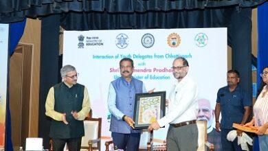 'युवा संगम' फ़ेज़-VI के तहत छत्तीसगढ़ के प्रतिनिधियों ने माननीय केंद्रीय शिक्षा मंत्री धर्मेंद्र प्रधान से मुलाक़ात की