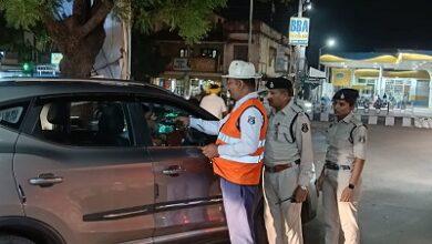 नशे में वाहन चलाने वालों पर यातायात पुलिस की सख्त कार्रवाई जारी...
