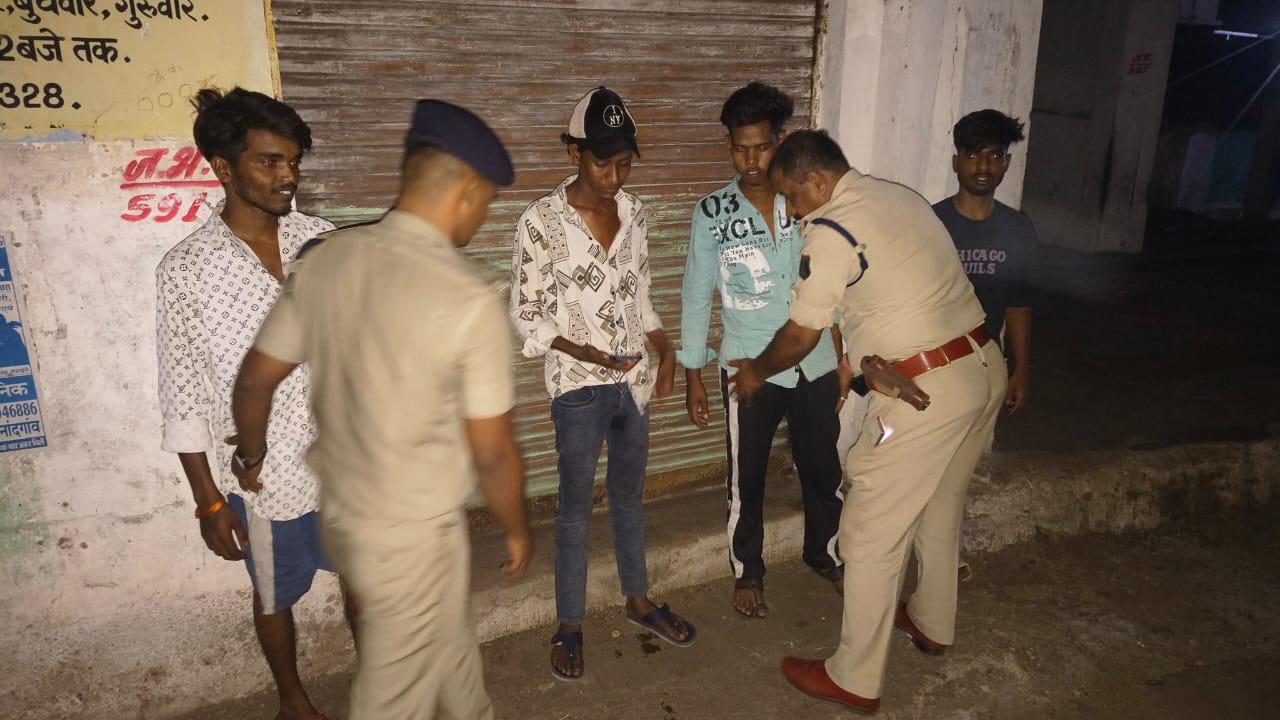 नशे के विरुद्ध चलाए जा रहे ऑपरेशन विश्वास के तहत तीन अलग-अलग स्थानों पर दबिश देकर अवैध शराब बिक्री करने वाले 03 आरोपियों को किया गया गिरफ्तार... 10 नशे के विरुद्ध चलाए जा रहे ऑपरेशन विश्वास के तहत तीन अलग-अलग स्थानों पर दबिश देकर अवैध शराब बिक्री करने वाले 03 आरोपियों को किया गया गिरफ्तार...