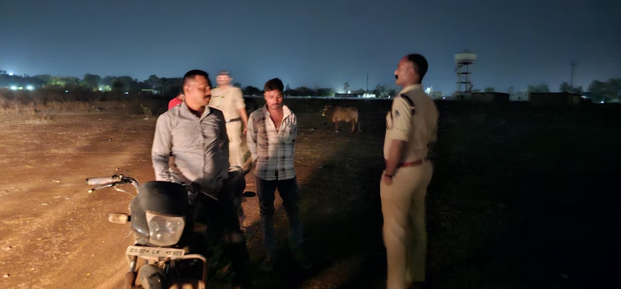 नशे के विरुद्ध चलाए जा रहे ऑपरेशन विश्वास के तहत तीन अलग-अलग स्थानों पर दबिश देकर अवैध शराब बिक्री करने वाले 03 आरोपियों को किया गया गिरफ्तार...