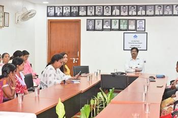 संयंत्र के टीएसडी विभाग में महिला संविदा कर्मियों हेतु ‘नई चेतना’ जागरूकता कार्यशाला आयोजित 1 संयंत्र के टीएसडी विभाग में महिला संविदा कर्मियों हेतु ‘नई चेतना’ जागरूकता कार्यशाला आयोजित