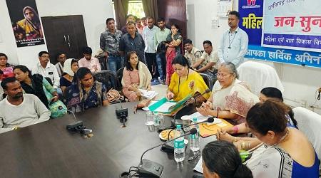 महिला आयोग की जनसुनवाई में महत्वपूर्ण फैसले, मोबाइल मुआवजा, डीएनए टेस्ट और सेवा समाप्ति की अनुशंसा