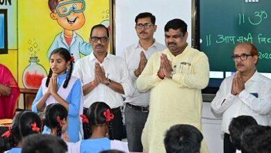 मंत्री गजेन्द्र यादव ने किया स्मार्ट क्लास का लोकार्पण, बच्चों संग प्रार्थना में हुए शामिल... 7 मंत्री गजेन्द्र यादव ने किया स्मार्ट क्लास का लोकार्पण, बच्चों संग प्रार्थना में हुए शामिल...