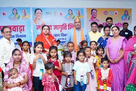 महिला समूहों के उत्पादों को देख विधायक ने की सराहना, कहा: नारी शक्ति से ही बनेगा सशक्त भारत