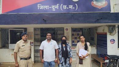 ट्रेडिंग कंपनी में निवेश पर लाभ का झांसा देकर लाखों रुपये एवं सोने के आभूषण की धोखाधड़ी करने वाले दंपत्ति गिरफ्तार 9 ट्रेडिंग कंपनी में निवेश पर लाभ का झांसा देकर लाखों रुपये एवं सोने के आभूषण की धोखाधड़ी करने वाले दंपत्ति गिरफ्तार