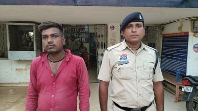 प्राईवेट स्कूल में चोरी करने वाला आरोपी गिरफ्तार, चोरी गए 05 सिलिंग फैन एवं एल्यूमिनियम पट्टी बरामद 1 प्राईवेट स्कूल में चोरी करने वाला आरोपी गिरफ्तार, चोरी गए 05 सिलिंग फैन एवं एल्यूमिनियम पट्टी बरामद
