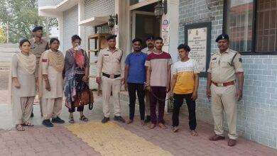 घर में चोरी की वारदात का खुलासा, 03 आरोपी एवं चोरी का माल खरीदने वाली 01 आरोपीया गिरफ्तार 1 घर में चोरी की वारदात का खुलासा, 03 आरोपी एवं चोरी का माल खरीदने वाली 01 आरोपीया गिरफ्तार