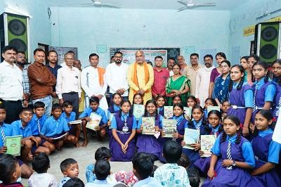 तिरगा में आयोजित संकुल स्तरीय शाला प्रवेशोत्सव में शामिल दुर्ग ग्रामीण विधायक ललित चंद्राकर...
