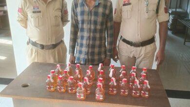 दुर्ग पुलिस की नशे के विरुद्ध कार्यवाही जारी, ग्राम चंदखुरी में अवैध शराब बिक्री करने वाला आरोपी गिरफ्तार 6 दुर्ग पुलिस की नशे के विरुद्ध कार्यवाही जारी, ग्राम चंदखुरी में अवैध शराब बिक्री करने वाला आरोपी गिरफ्तार