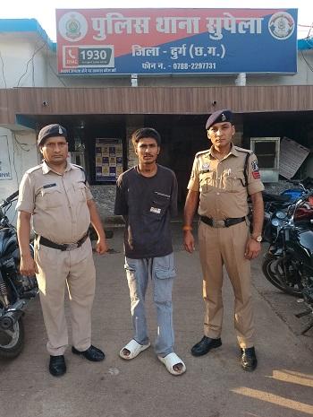 सड़क पर खतरनाक स्टंट कर आमजन की सुरक्षा को खतरे में डालने वाला युवक गिरफ्तार, वैधानिक कार्यवाही के बाद न्यायालय में किया गया पेश 1 सड़क पर खतरनाक स्टंट कर आमजन की सुरक्षा को खतरे में डालने वाला युवक गिरफ्तार, वैधानिक कार्यवाही के बाद न्यायालय में किया गया पेश