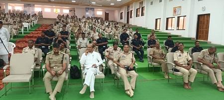 आनंद सरोवर बघेरा में पुलिस अधिकारियों एवं कर्मचारियों हेतु विशेष मेडिटेशन कार्यक्रम आयोजित, 250 जवानों ने तनाव प्रबंधन एवं मानसिक स्वास्थ्य संवर्धन का लिया प्रशिक्षण 1 आनंद सरोवर बघेरा में पुलिस अधिकारियों एवं कर्मचारियों हेतु विशेष मेडिटेशन कार्यक्रम आयोजित, 250 जवानों ने तनाव प्रबंधन एवं मानसिक स्वास्थ्य संवर्धन का लिया प्रशिक्षण