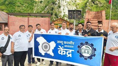 भिलाई चेम्बर ने रचा इतिहास, एलओसी जीरो पॉइंट जम्मू के टिटवाल में मनाया अंतरराष्ट्रीय योग दिवस...