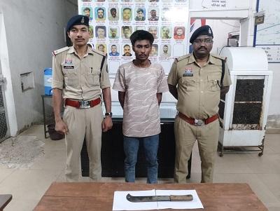 चापड़ लहराकर आमजन में भय एवं आतंक फैलाने वाला निगरानी बदमाश गिरफ्तार...