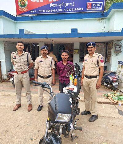 पान ठेला का ताला तोड़कर चोरी करने वाले आरोपी को गिरफ्तार कर चोरी की संपत्ति बरामद करने में नेवई पुलिस को सफलता 1 पान ठेला का ताला तोड़कर चोरी करने वाले आरोपी को गिरफ्तार कर चोरी की संपत्ति बरामद करने में नेवई पुलिस को सफलता