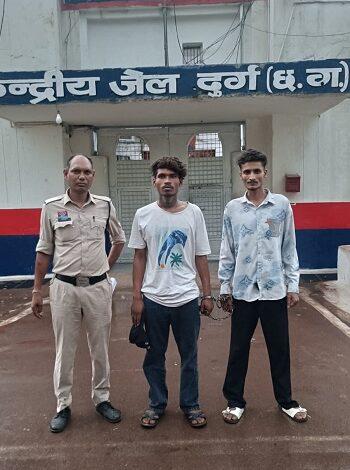 धमधा नाका मंडी क्षेत्र में धारदार हथियार लहराकर आम लोगों को भयभीत करने वाले दो आरोपी गिरफ्तार...