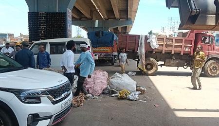 भिलाई निगम की कार्रवाई, रेलवे स्टेशन के सामने फैले कबाड़ पर जप्ती की कार्रवाई...