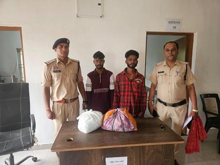 पुलगांव पुलिस की त्वरित कार्यवाही, गांजा तस्करी एवं बिक्री करने वाले दो आरोपी गिरफ्तार, डेढ़ लाख रुपये से अधिक का मादक पदार्थ जप्त...