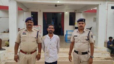 अवैध रूप से देशी मदिरा का परिवहन करने वाले आरोपी पर धमधा पुलिस की कार्यवाही, 35 नग देशी मदिरा जप्त