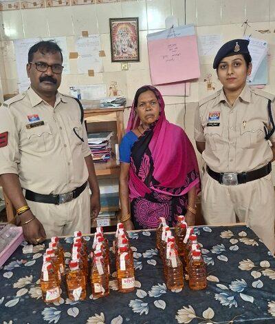 अवैध शराब बिक्री पर दुर्ग पुलिस की लगातार कार्यवाही जारी,महिला आरोपी गिरफ्तार...