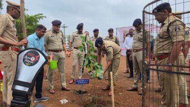 सरदार वल्लभभाई पटेल की 150वीं जयंती के उपलक्ष्य में "एक भारत श्रेष्ठ भारत" की भावना के साथ दुर्ग पुलिस द्वारा वृहद वृक्षारोपण कार्यक्रम आयोजित