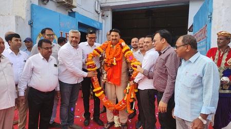 केंद्रीय मंत्री पीयूष गोयल के साथ बिजनेस डेलिगेशन से लौटे डॉ. जितेंद्र गुप्ता का भव्य स्वागत...