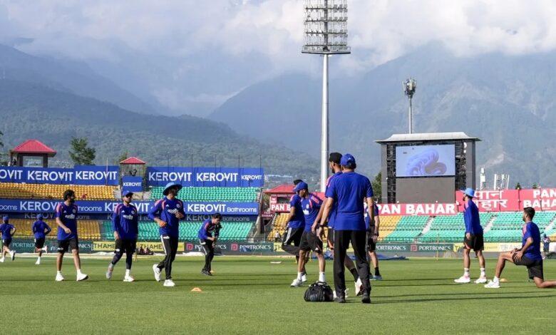IND vs AFG: ईशान किशन पहले वनडे मैच में संभाल सकते हैं विकेटकीपिंग की जिम्मेदारी, नंबर-3 पर राहुल को मिल सकता मौका 1 IND vs AFG: ईशान किशन पहले वनडे मैच में संभाल सकते हैं विकेटकीपिंग की जिम्मेदारी, नंबर-3 पर राहुल को मिल सकता मौका