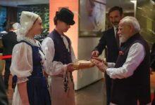 स्लोवाकिया पहुंचने पर पीएम मोदी का 'ब्रेड और नमक' के साथ किया गया पारंपरिक स्वागत, जानिए क्या है ये रिवाज