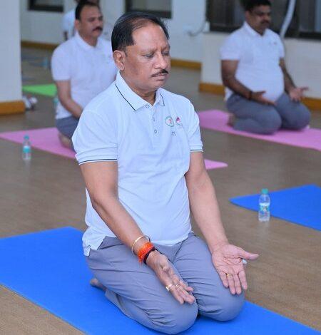 चिंतन शिविर 3.0: योग से हुई नई सुबह, मुख्यमंत्री विष्णु देव साय ने दिया स्वस्थ और संतुलित जीवन का संदेश