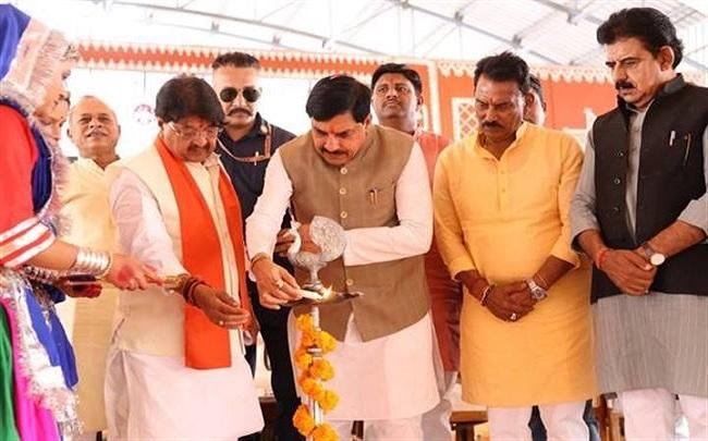 मुख्यमंत्री डॉ. यादव ने कहा कि राज्य में संपूर्ण कृषि अर्थव्यवस्था को "खेत से कारखाने तक और कारखाने से बाजार तक" विकसित किया जा रहा है। 1 मुख्यमंत्री डॉ. यादव ने कहा कि राज्य में संपूर्ण कृषि अर्थव्यवस्था को "खेत से कारखाने तक और कारखाने से बाजार तक" विकसित किया जा रहा है।